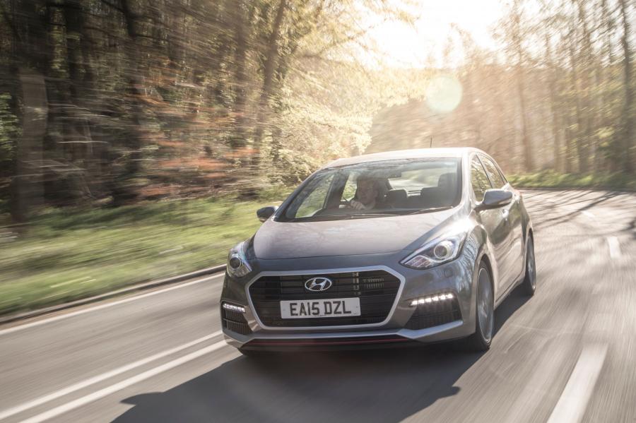  Hyundai i30 5-Door Turbo 2015 года  (UK) (фото 10 из 20)